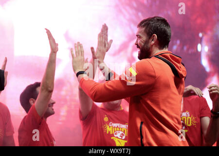 Madrid Spagna. 16 Settembre, 2019. Marc Gasol. Nazionale Spagnola di basket Team campione del mondo arriva al Colon Square nel centro di Madrid in cui migliaia di persone attendere per loro di celebrare con loro . Foto: Juan Carlos Rojas/Picture Alliance | in tutto il mondo di utilizzo/dpa/Alamy Live News Foto Stock