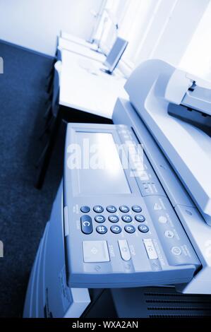 Centro della copiatrice o desktop in ufficio che mostra il concetto della documentazione Foto Stock