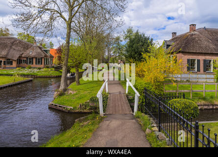 Tipico villaggio olandese di Giethoorn in Paesi Bassi Foto Stock