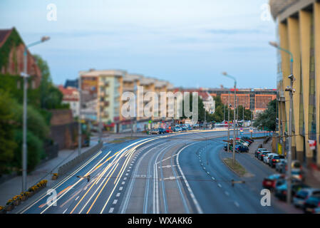 Paesaggio con fiume Odra. Szczecin città storica con architettura simile a Parigi. Castello dei Duchi di Pomerania di Szczecin e Basilica di Foto Stock