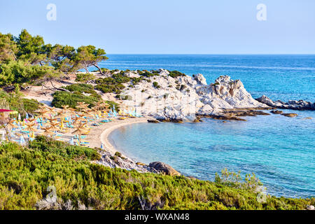 Bellissima spiaggia di arancione in Sithonia Foto Stock