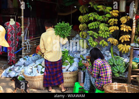 Mani sul mercato Sithu Foto Stock