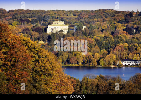 Villa Huegel e il lago Baldeneysee in autunno, Essen, la zona della Ruhr, Germania, Europa Foto Stock