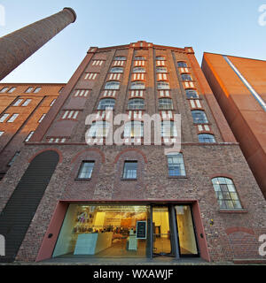 Museo Kueppersmuehle (MKM) nel porto interno, Duisburg, la zona della Ruhr, Germania, Europa Foto Stock