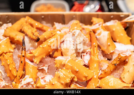 Alaskan King crab seafood su ghiaccio Foto Stock