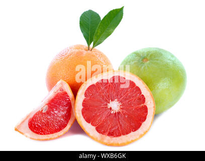 Pompelmo rosso e Jaffa Sweetie isolato su uno sfondo bianco Foto Stock