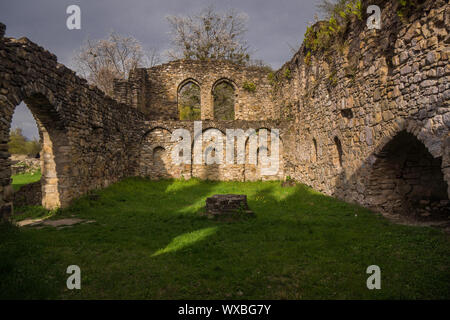 La rovina della vecchia cappella orthodoy Foto Stock