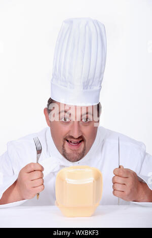 Lo chef mangiare hamburger Foto Stock
