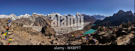 Vie dalla montagna Gokyo Ri sul Monte Everest Foto Stock