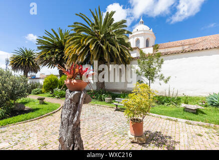 Tunja pubblico giardino tropicale nella città vecchia con Sun Foto Stock