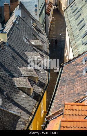 BRATISLAVA, Slovacchia - 18 agosto 2019: vista sulla città dalla torre di Michael's Gate Foto Stock