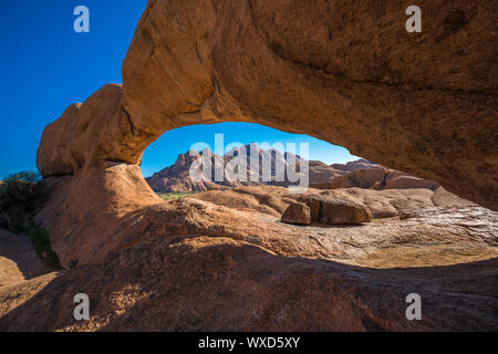 Spitzkoppe, formazione rocciosa unica nel Damaraland, Namibia Foto Stock