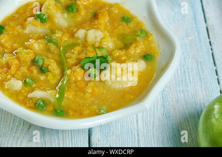 Maharashtrian vegetale stufato di lenticchie con Goda Masala Foto Stock