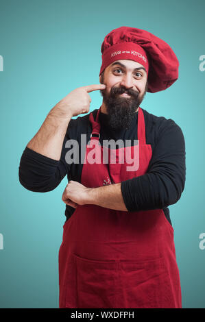 Felice barbuto chubby chef su sfondo blu Foto Stock