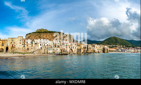 Cefalù, il borgo medioevale di Isola di Sicilia, Italia Foto Stock