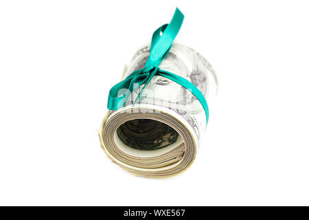 Di dollari arrotolato in un tubo legate con nastro isolato su bianco Foto Stock