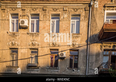 Casa vecchia facciata di tbilisi Foto Stock