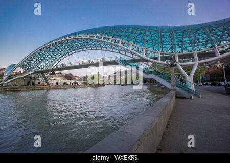 Iconico ponte di pace in Georgia Foto Stock