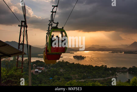 Modo di corda di Karni Mata Temple, Udaipur, Rajasthan, India Foto Stock