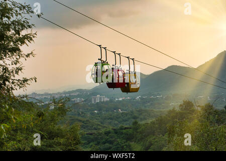 Modo di corda di Karni Mata Temple, Udaipur, Rajasthan, India Foto Stock