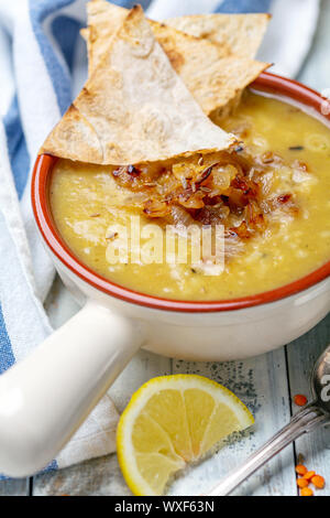 Libanese tradizionale zuppa di lenticchie. Foto Stock