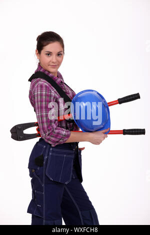 Donna con una coppia di punte per trapano Foto Stock