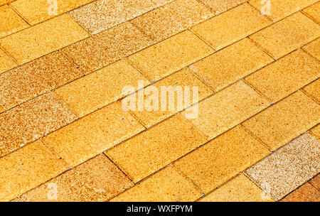 Ceramica di colore giallo pietre per pavimentazione come texture di sfondo close up Foto Stock
