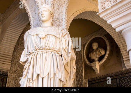 Stato e cortile della Casa de Pilatos nella città di Siviglia, Spagna. Foto Stock