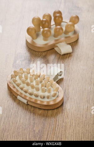 Due massaggiatori in legno Foto Stock