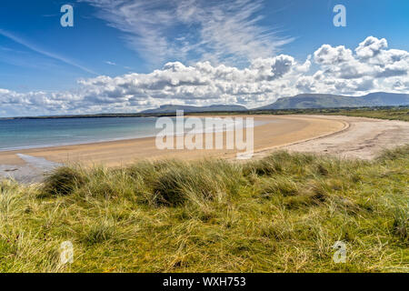 Lonely Mullaghmore Beach nella Contea di Sligo, Irlanda Foto Stock