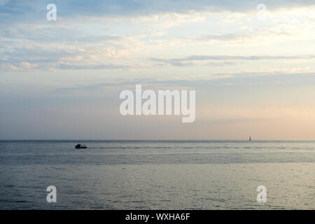 Bel mattino seascape in Sicilia. Cefalù, Italia Foto Stock