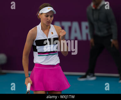 Veronika Kudermetova della Russia in azione durante le qualifiche a 2019 Qatar Totale aperto WTA Premier torneo di tennis Foto Stock