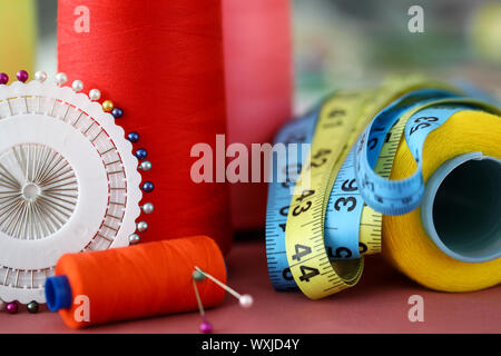 Ordinatamente ripiegati strumenti di cucitura Foto Stock