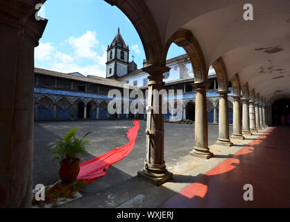 Il cortile della chiesa e convento di San Francisco. Salvador da Bahia, Brasile Foto Stock