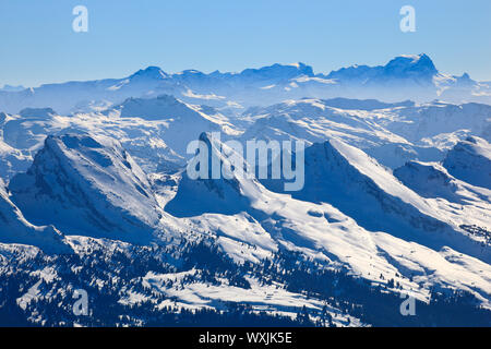 Vista dal Monte Saentis (2502 m), la montagna più alta dell'Alpstein massiccio. Appenzell, Foto Stock