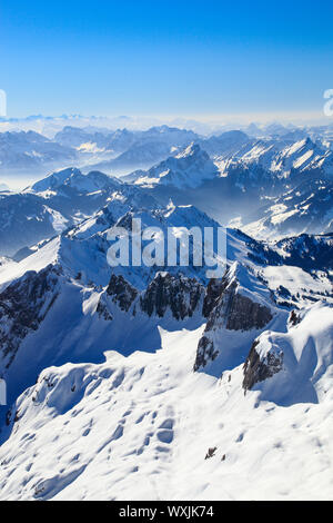 Vista dal Monte Saentis (2502 m), la montagna più alta dell'Alpstein massiccio. Appenzell, Foto Stock