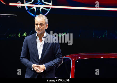 Francoforte, Deutschland. Decimo Sep, 2019. Adrian van HOOYDONK, Vice Presidente Senior del gruppo BMW, design, presenta la BMW Concept 4, autovetture, International Motor Show IAA 2019 a Francoforte, su 10.09.2019. | Utilizzo di credito in tutto il mondo: dpa/Alamy Live News Foto Stock