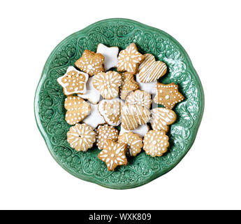 In casa di panpepato cookie su un verde piastra vintage isolato su uno sfondo bianco. Foto Stock