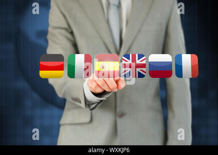 Dito Businessmans attivazione flag di stato touchscreen contro uno sfondo blu Foto Stock