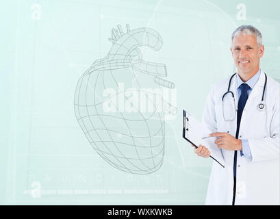 Ritratto di un cardiologo permanente sorridente con un cuore schizzo Foto Stock