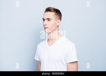 Profilo vista laterale foto di bello, attraente, uomo sportivo guardare Foto Stock