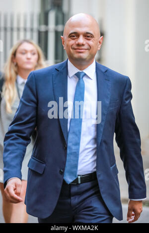 Westminster, Londra, Regno Unito. Xvii Sep, 2019. Il cancelliere dello scacchiere Sajid Javid. I ministri di governo uscita n. 10 a seguito della riunione del gabinetto a Downing Street Credit: Imageplotter/Alamy Live News Foto Stock