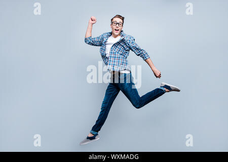 Dinamico, immagine. A lunghezza piena, gambe, corpo, profilo Dimensioni vista laterale Foto Stock