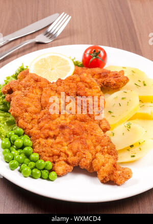 I tradizionali cibi austriaci sulla piastra Foto Stock