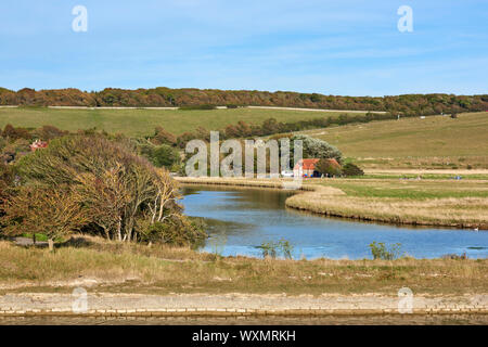 Il fiume Cuckmere in settembre a Exceat, vicino a Eastbourne, East Sussex, Inghilterra meridionale Foto Stock