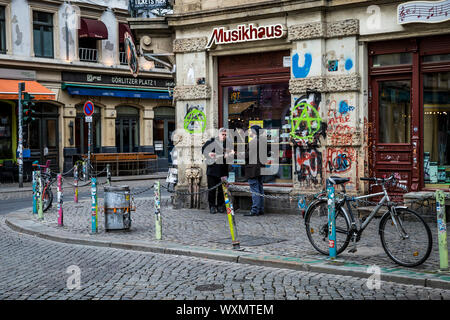 Buskers riprodurre musica sulla strada a Dresda, Germania Foto Stock