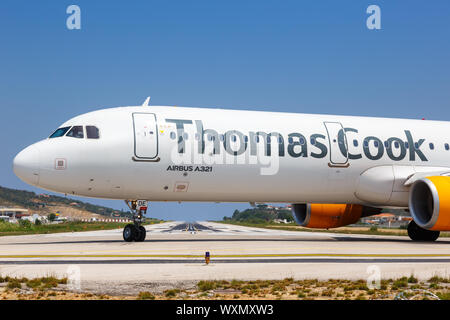 Skiathos, Grecia - 31 Luglio 2019: Thomas Cook Airbus A321 a Skiathos aeroporto (JSI) in Grecia. Foto Stock