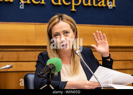 Roma, Italia. Xvii Sep, 2019. Giorgia Meloni, leader dei fratelli d'Italia (partito politico) parla durante la conferenza stampa a Palazzo Chigi in Roma. Credito: SOPA Immagini limitata/Alamy Live News Foto Stock