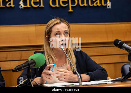 Roma, Italia. Xvii Sep, 2019. Giorgia Meloni, leader dei fratelli d'Italia (partito politico) parla durante la conferenza stampa a Palazzo Chigi in Roma. Credito: SOPA Immagini limitata/Alamy Live News Foto Stock