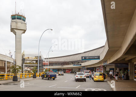 Medellin, Colombia - 27 Gennaio 2019: il terminale e la torre di Medellin Rionegro aeroporto (MDE) in Colombia. Foto Stock